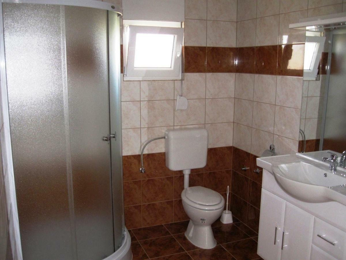 Apartman Vjeko Vir Bagian luar foto